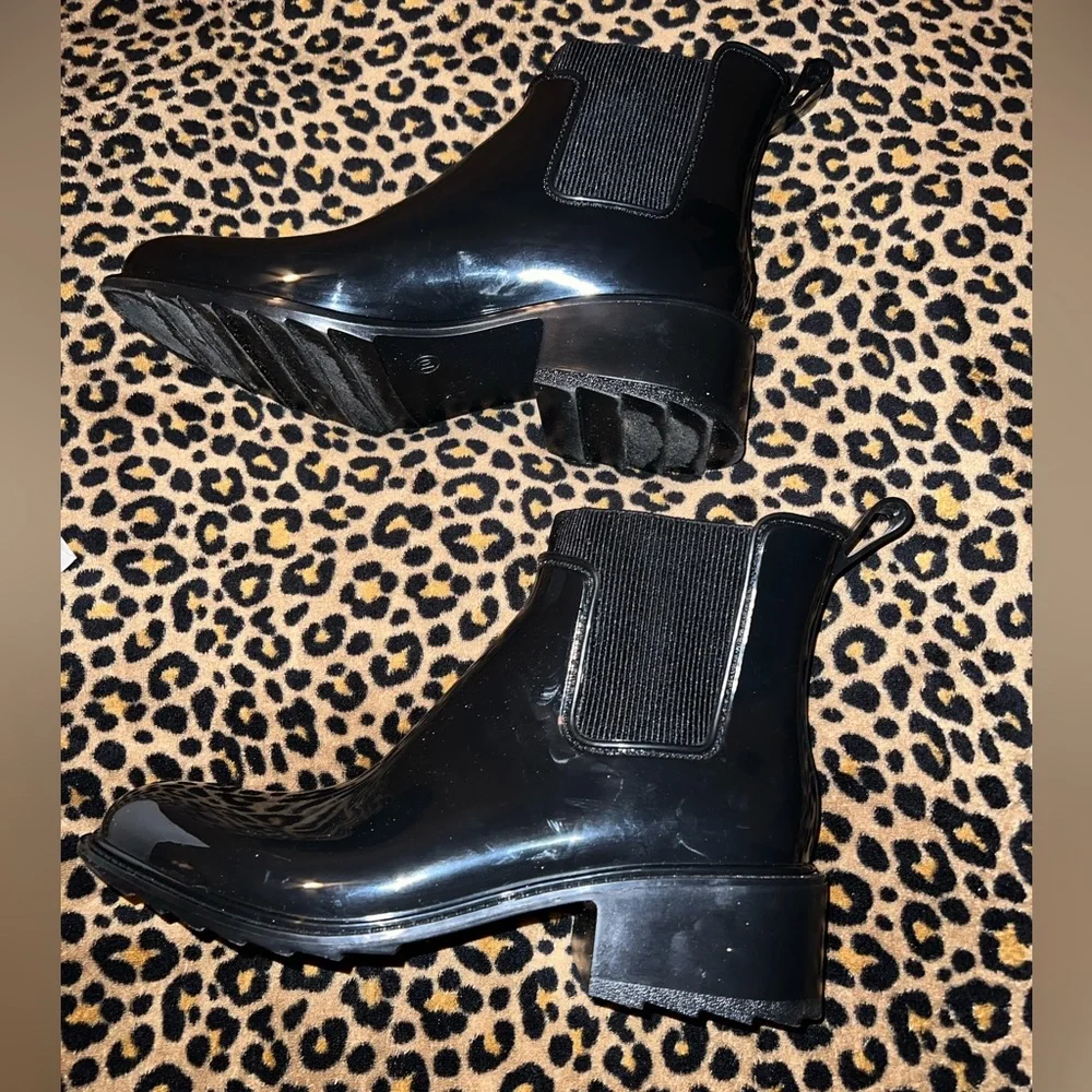 Stylish Black Women's Boots - Picture 1 of 8